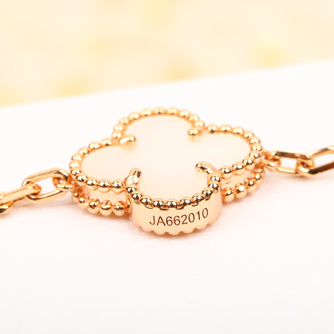 【関税負担なし・送料無料・代引可】【売れ筋】ヴァンクリーフ&アーペル ブレスレット 未使用 箱付き