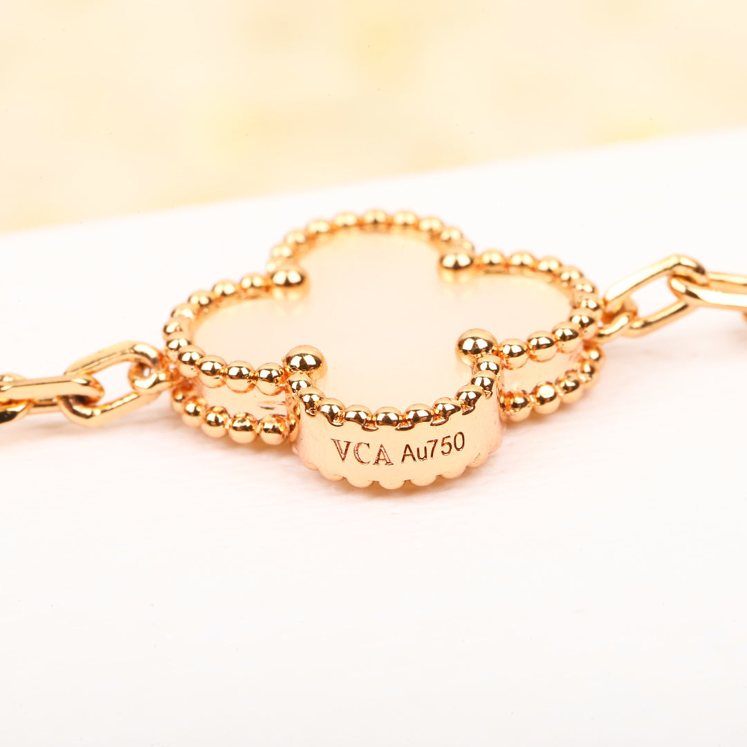 【関税負担なし・送料無料・代引可】【売れ筋】ヴァンクリーフ&アーペル ブレスレット 未使用 箱付き