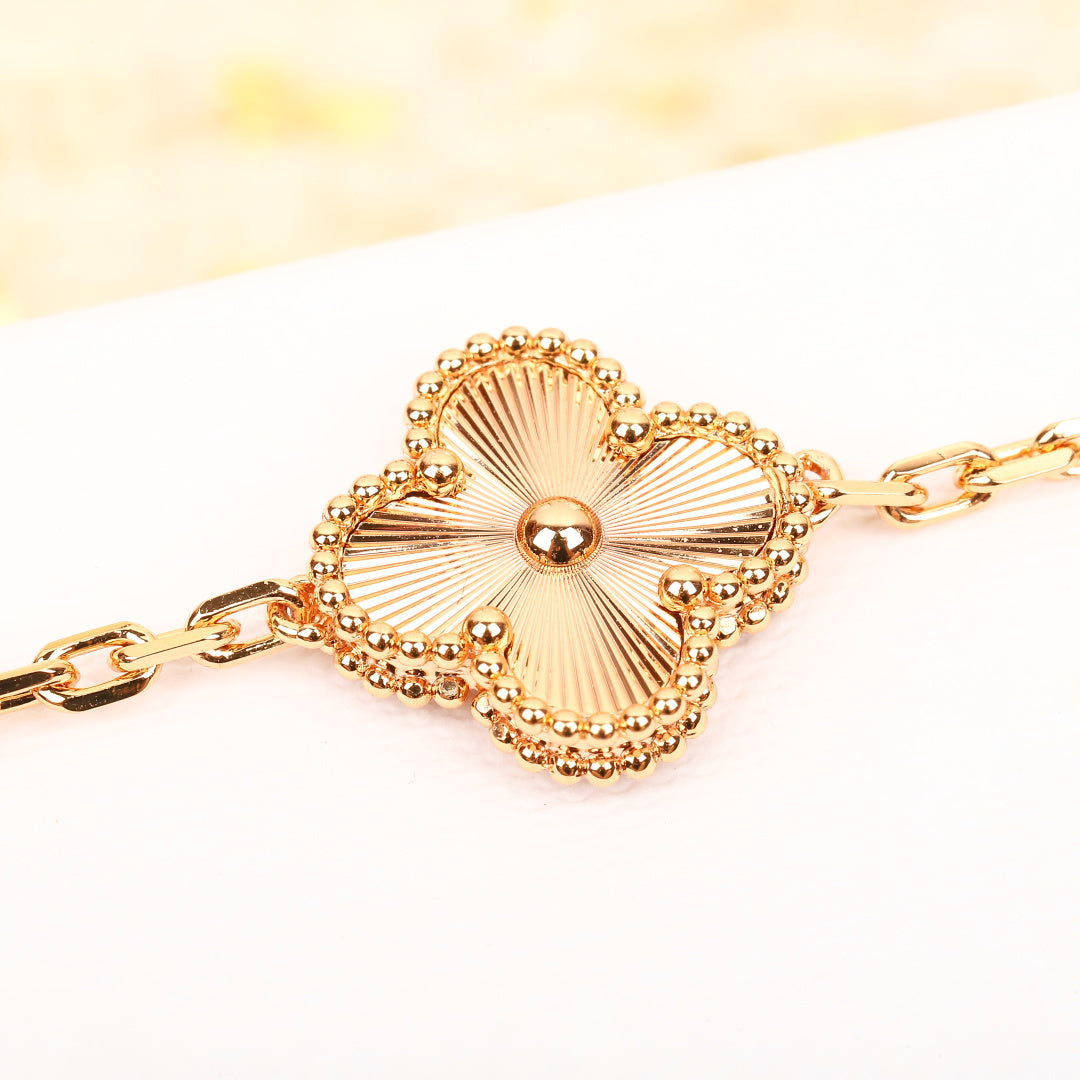 【関税負担なし・送料無料・代引可】【売れ筋】ヴァンクリーフ&アーペル ブレスレット 未使用 箱付き