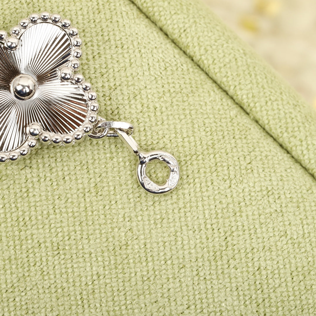 【関税負担なし・送料無料・代引可】ヴァンクリーフ&アーペル ブレスレット 未使用 箱付き