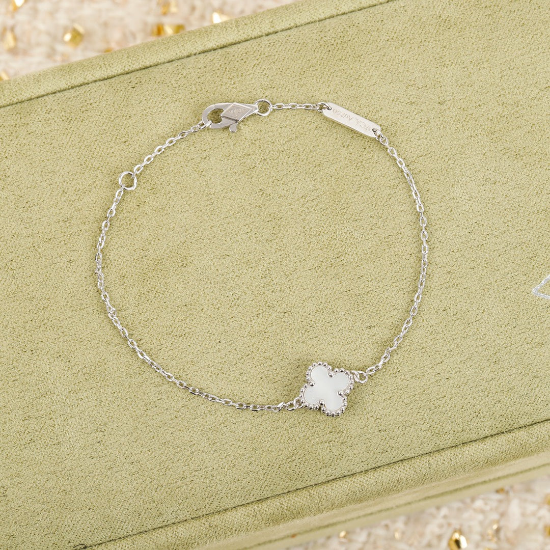 【関税負担なし・送料無料・代引可】ヴァンクリーフ&アーペル ブレスレット 未使用 箱付き