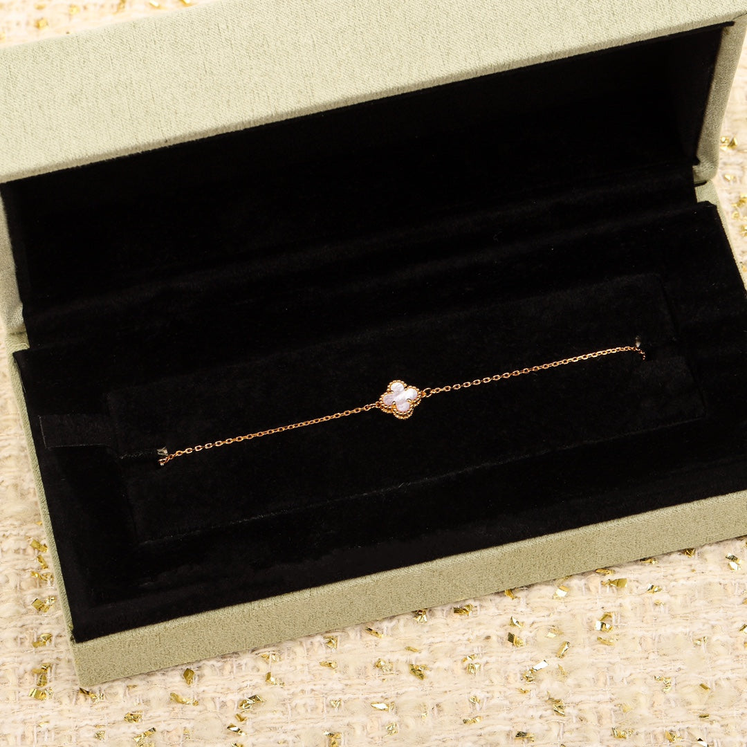 【関税負担なし・送料無料・代引可】ヴァンクリーフ&アーペル ブレスレット 未使用 箱付き