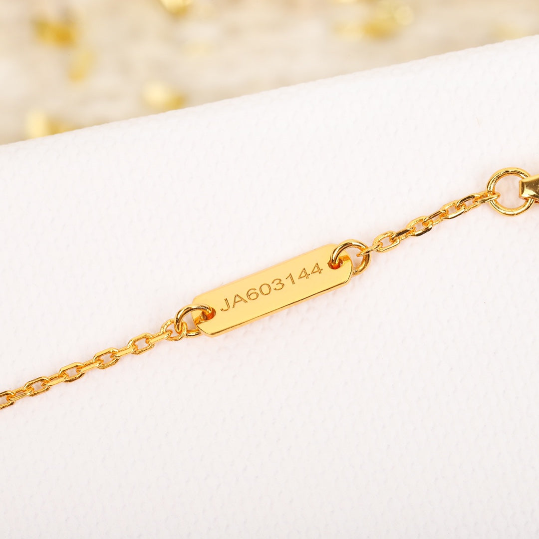 【関税負担なし・送料無料・代引可】ヴァンクリーフ&アーペル ブレスレット 未使用 箱付き