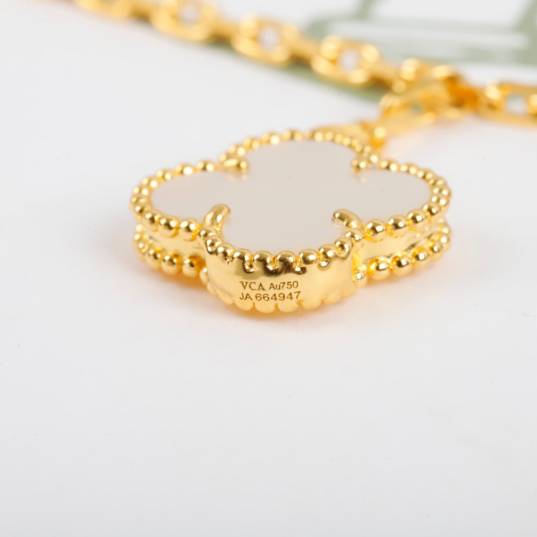 【関税負担なし・送料無料・代引可】【売れ筋】ヴァンクリーフ&アーペル ブレスレット 未使用 箱付き