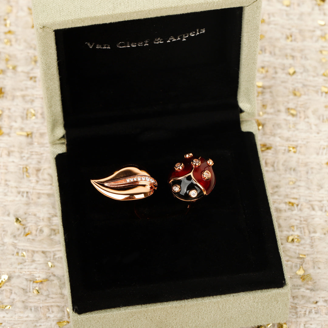 【関税負担なし・送料無料・代引可】【売れ筋】ヴァンクリーフ&アーペル リング 未使用 箱付き