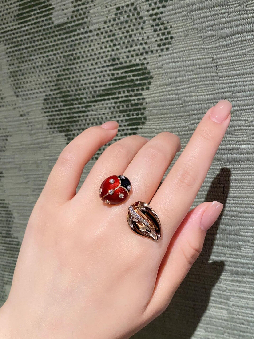 【関税負担なし・送料無料・代引可】【売れ筋】ヴァンクリーフ&アーペル リング 未使用 箱付き