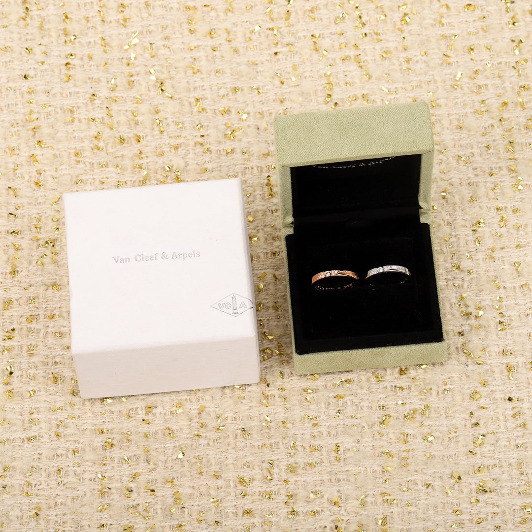 【関税負担なし・送料無料・代引可】【売れ筋】ヴァンクリーフ&アーペル リング 未使用 箱付き