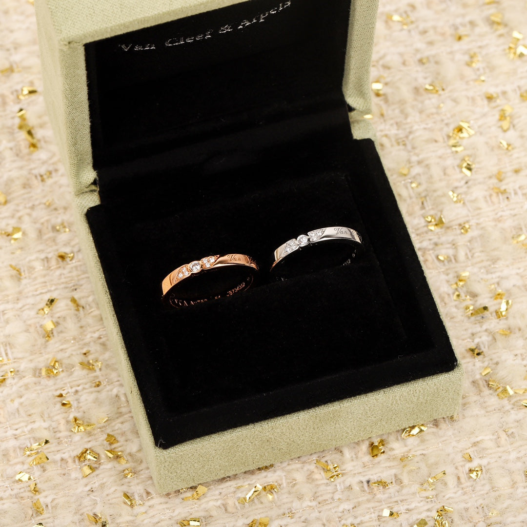 【関税負担なし・送料無料・代引可】【売れ筋】ヴァンクリーフ&アーペル リング 未使用 箱付き